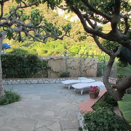 Palazzo A Mare Bed & Breakfast 2*